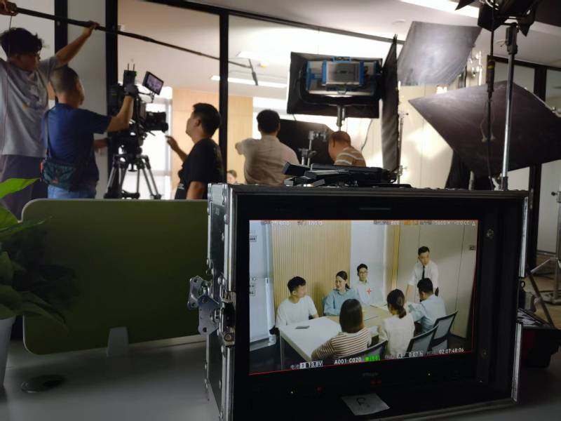 太和县TVC拍摄公司：科技产品视觉化大师，诠释未来感与功能美学